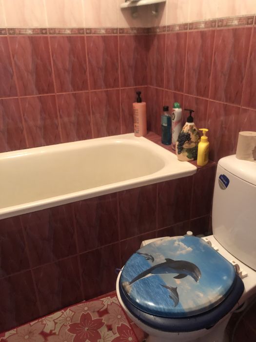 Продається дохкімнатна квартира без меблів ( в аренду не здається)