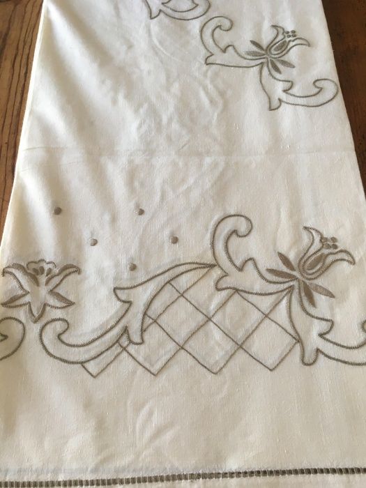 Napperons em crochet e toalha em linho com bordado raro da Madeira