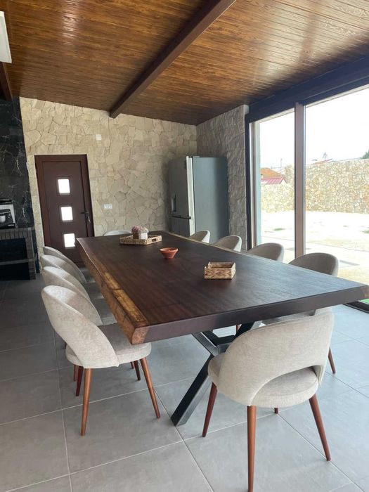 Mesa em madeira exótica em prancha única.Solid wood tables