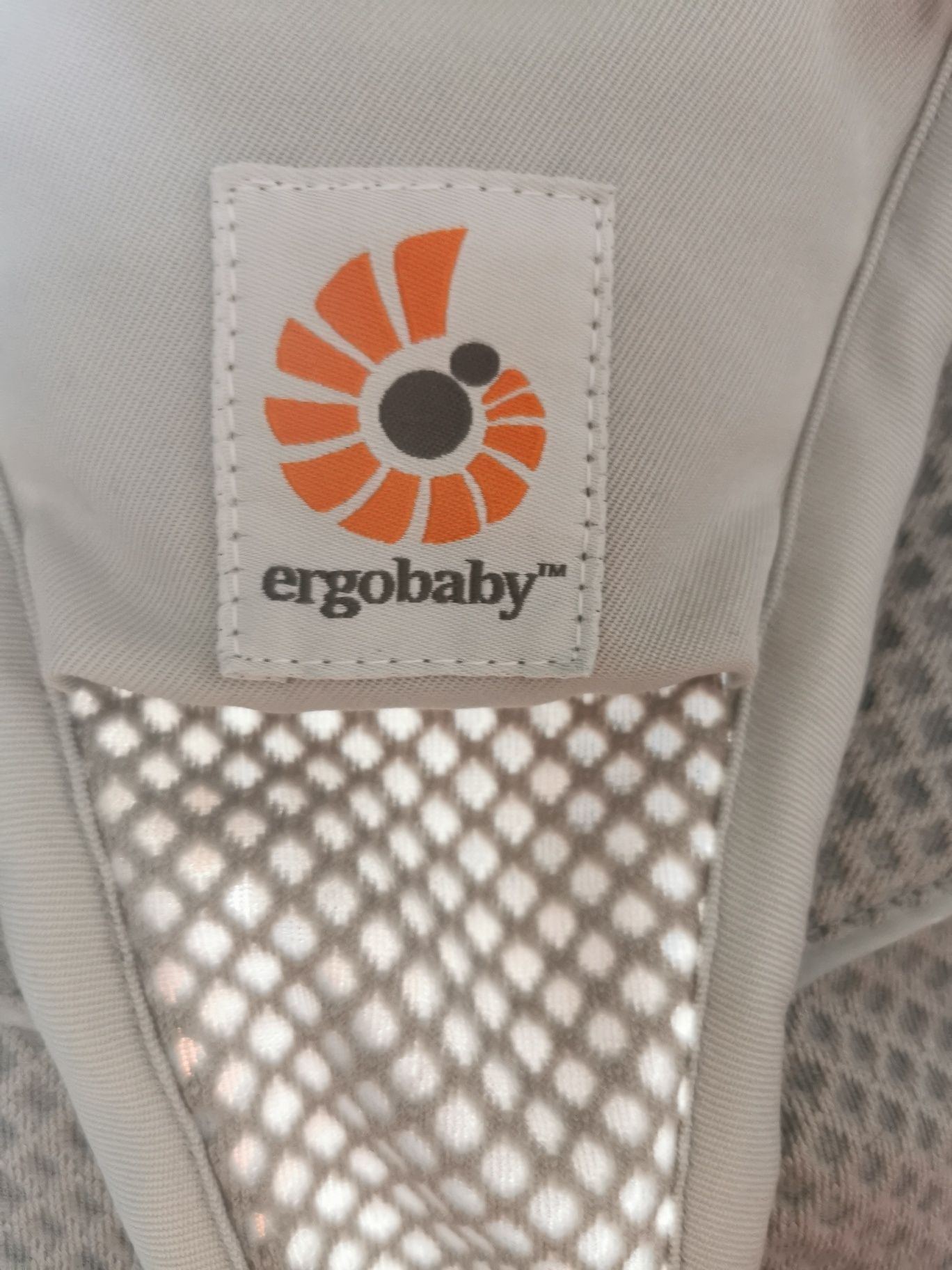 Marsupio Ergobaby Omni Breeze Cinza Pérola
