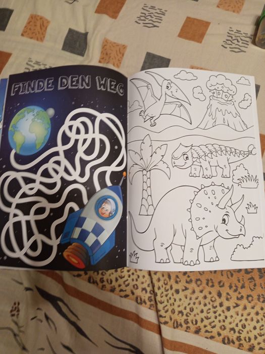 Набор новый  одним лотом альбом разукрашка карандаши