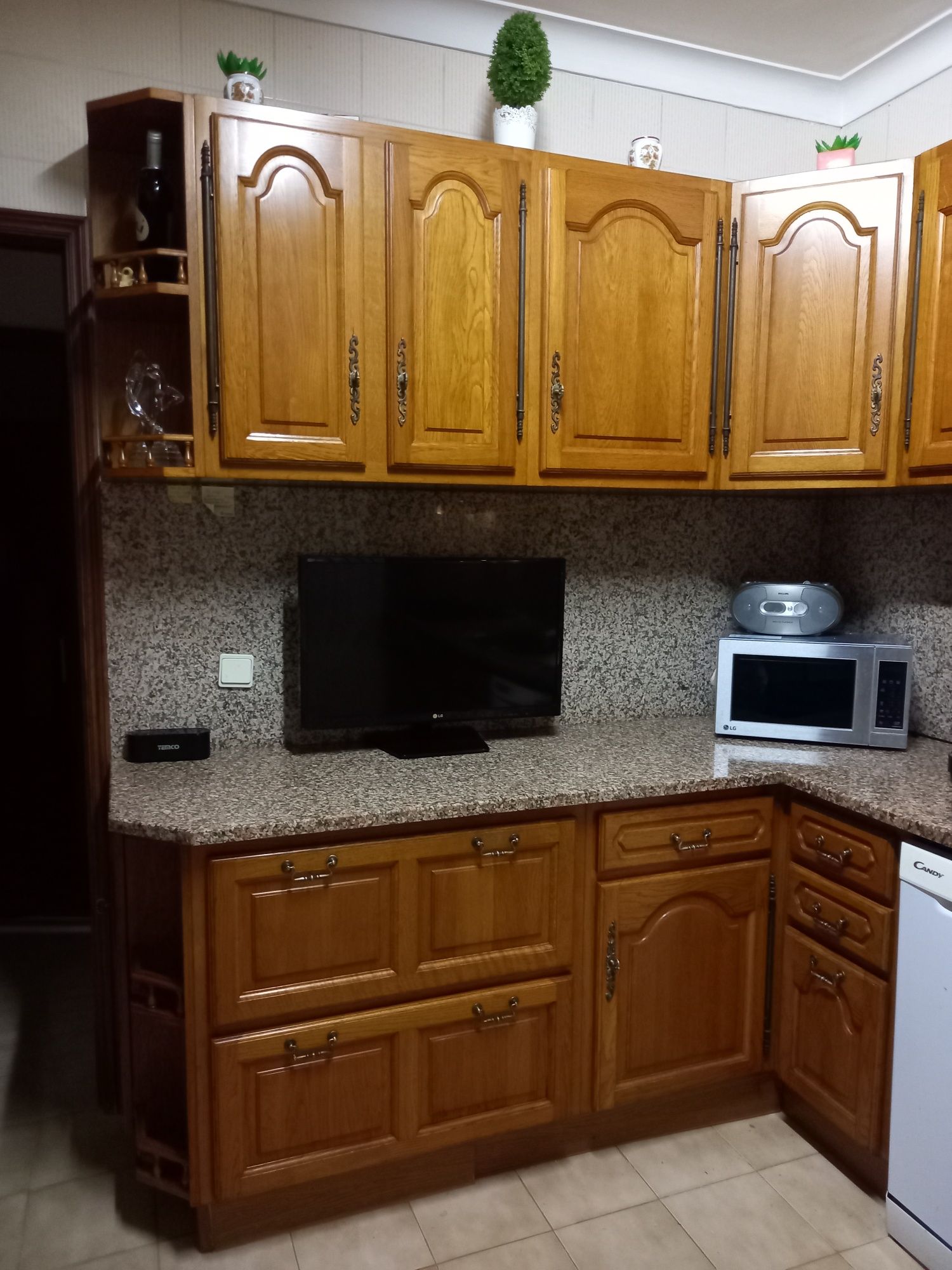 Vendo cozinha completa com placa, forno, maquina de lavar loiça,banca