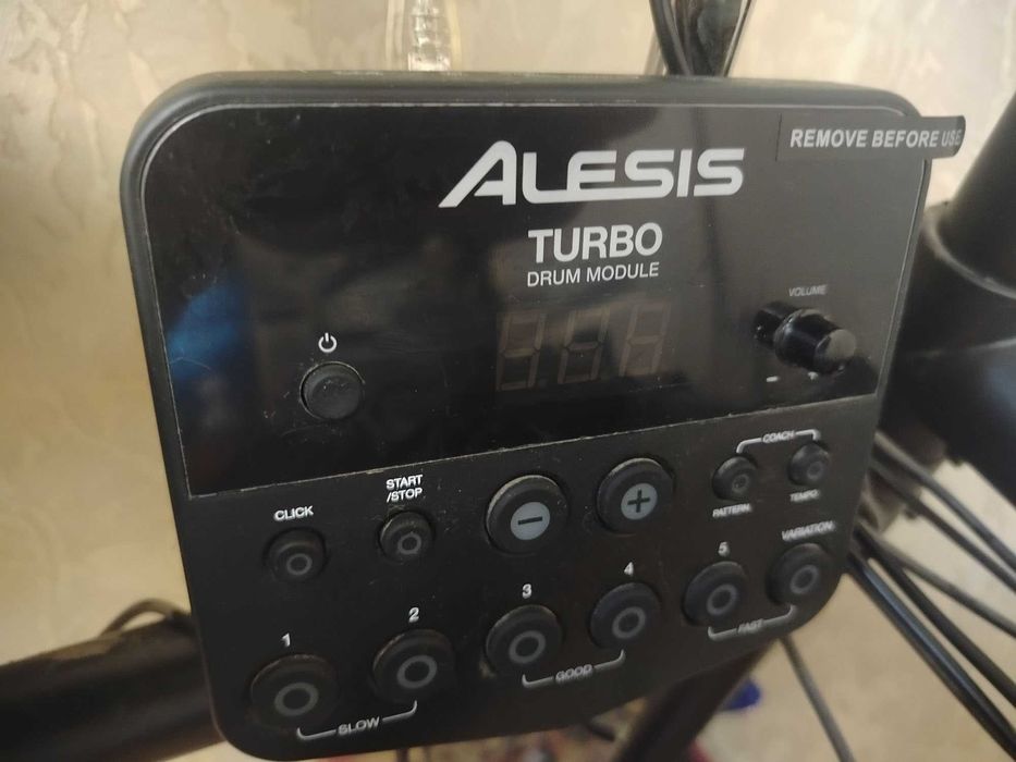 Электронные барабаны Alesis Turbo Mesh Kit 12" Crimson snare + стойка