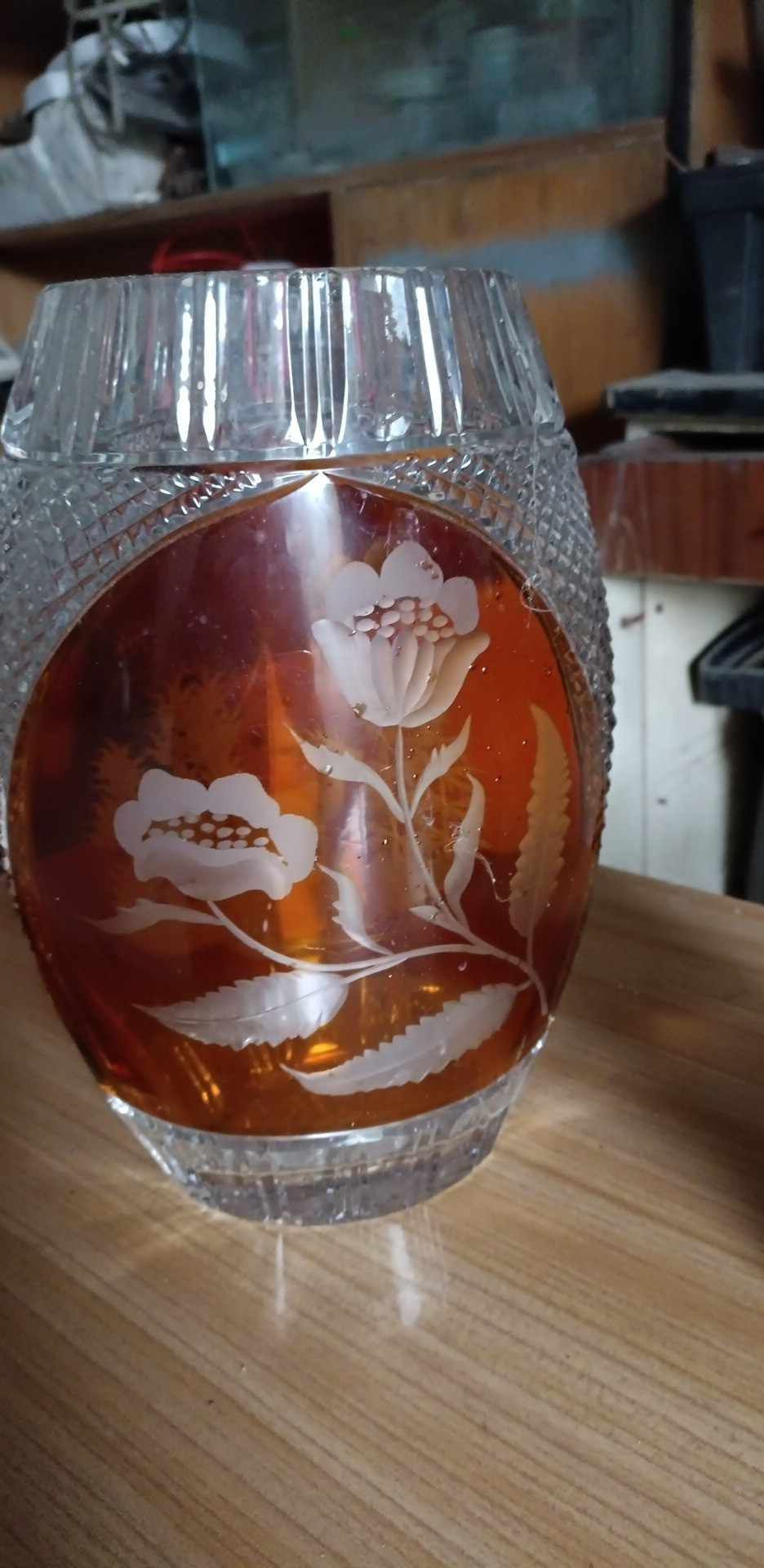 Duży wazon kryształowy z bursztynem