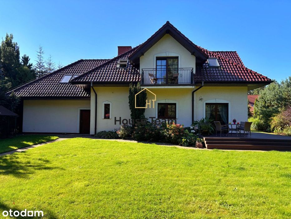 Klasyczny i stylowy dom - Niwy - 251 m2