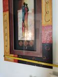 Quadro africano, moldura em ferro e figuras em relevo no Interior