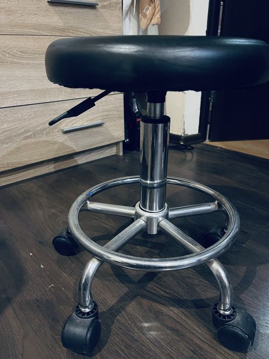 Стілець косметологічний