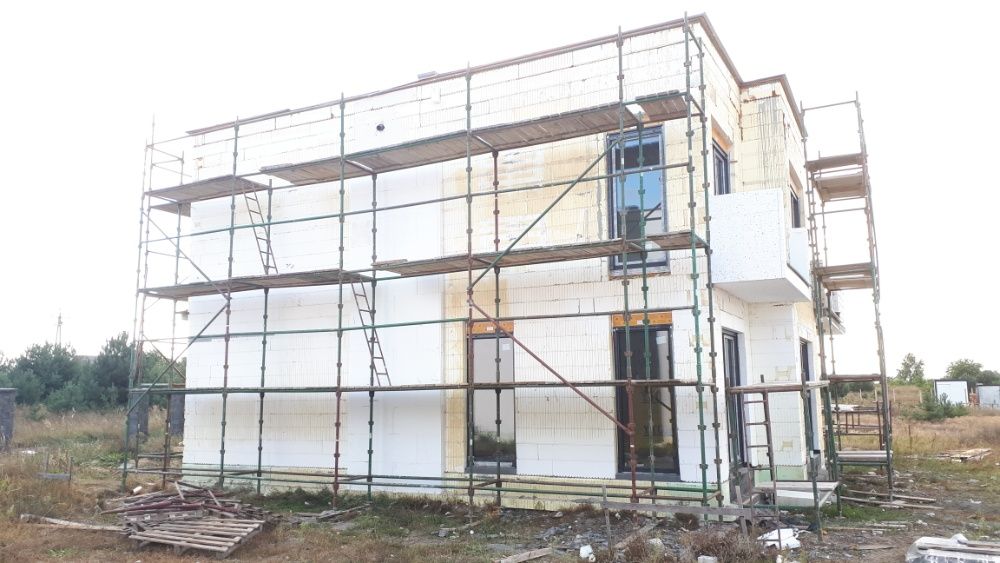 Rusztowanie elewacyjne wynajem. Klinowe choinkowe