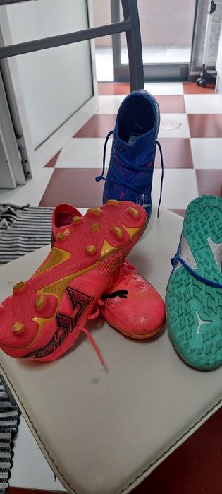 Chuteiras PUMA Originais Tamanhos 35.5 e 35 Usadas 4 vezes