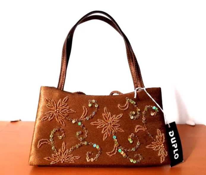 Carteira dourada com miçangas e lantejoulas