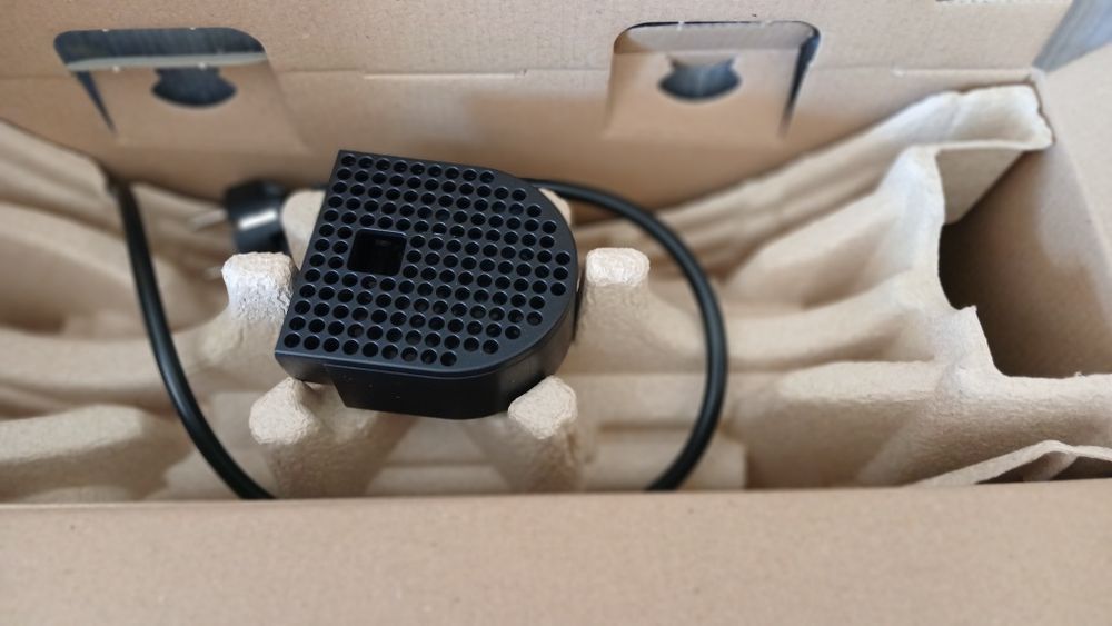 Máquina Nespresso - Nova e embalada - Essenza Mini C30