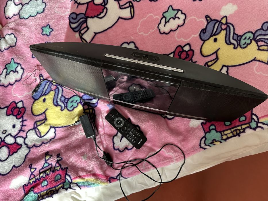 Музыкальный центр Philips MCM233/12 — состояние 9/10, полный комплект