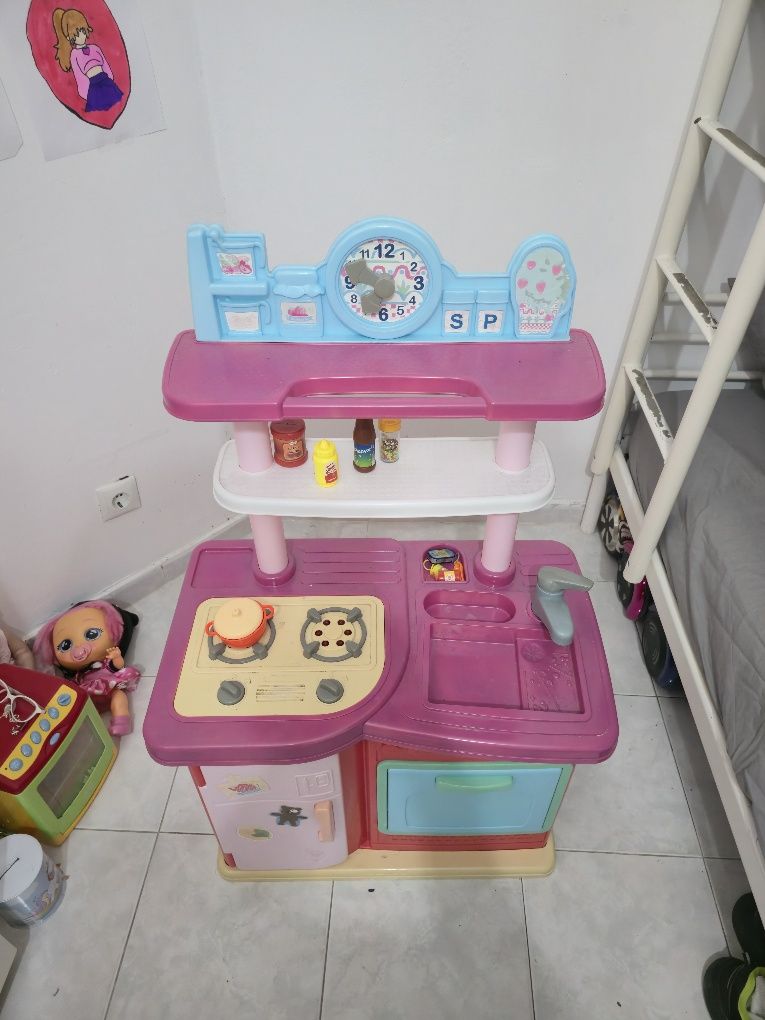 Cozinha de brinquedo com acessórios