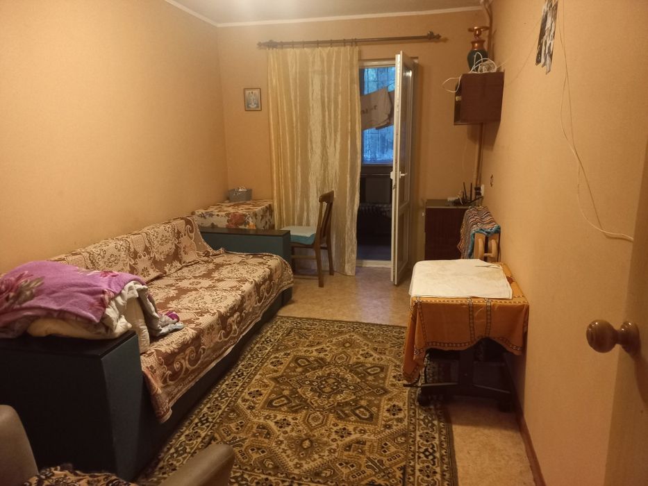 Здається окрема  кімната в 3-х кімнатній квартирі.