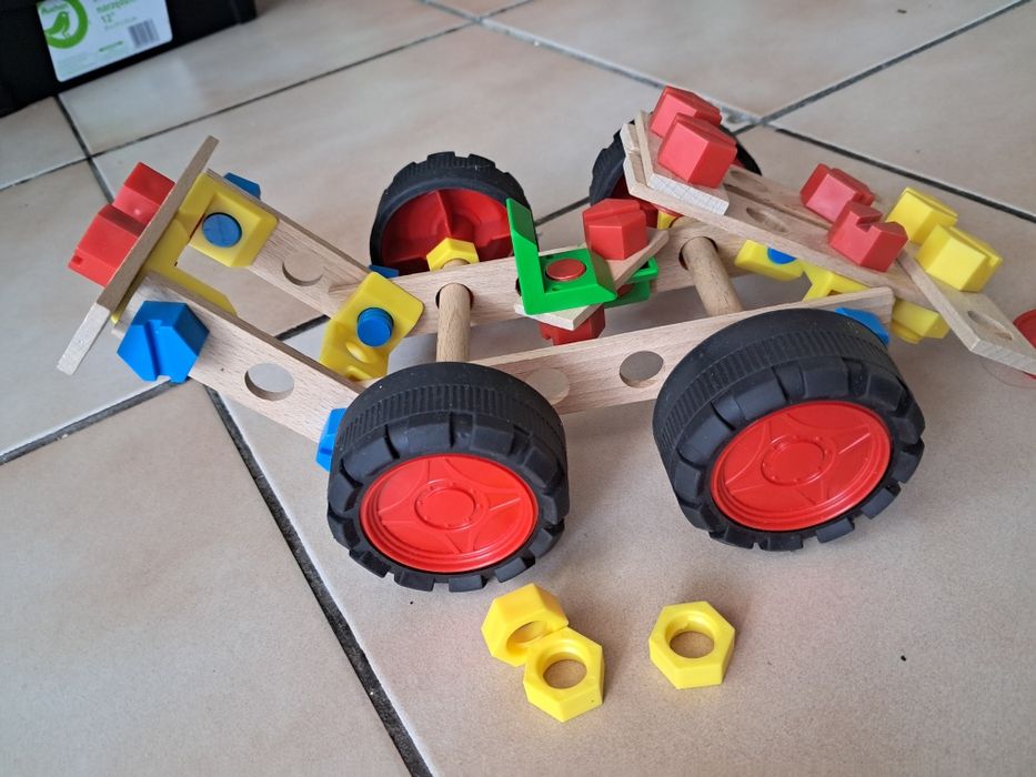 Mały konstruktor junior wyścigówka