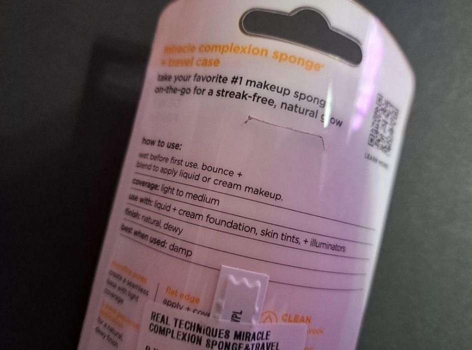 Esponja de maquilhagem base + caixa Real Techniques Miracle Complexion