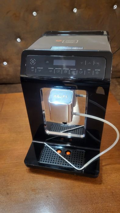 Sprzedam ekspres automatyczny marki KRUPS model FDP145001P