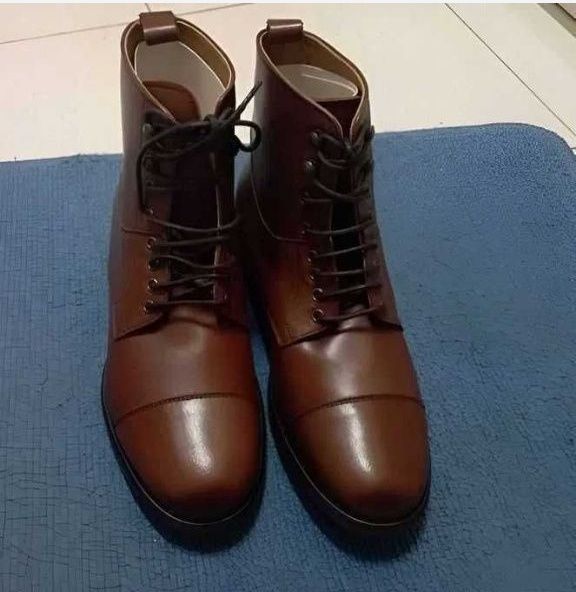 Vendo botas para mulher (tamanho 38) novas em pele genuína!
