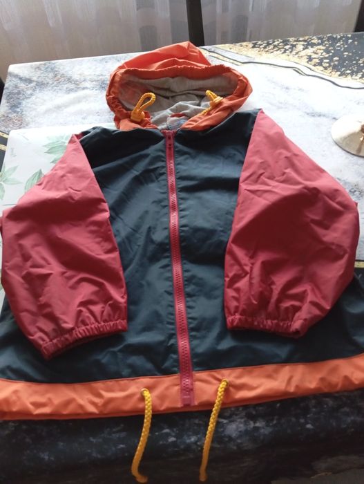 Przeciwdeszczowa kurtka chłopięca