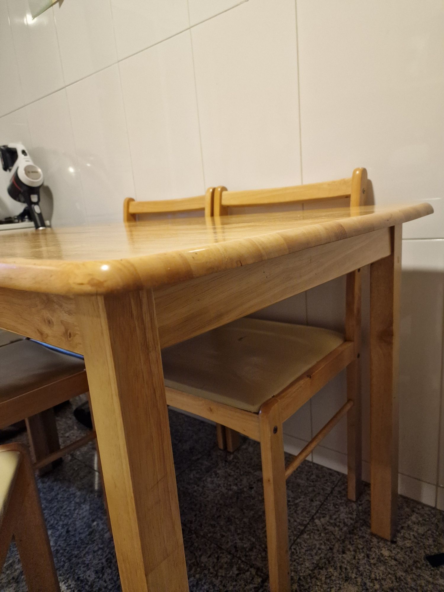 Conjunto mesa + 4 cadeiras Madeira