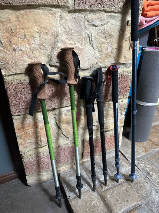 2 pares de bastaos de caminhadas