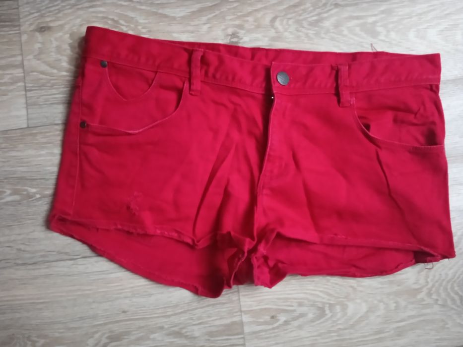 Spodenki 42 czerwone jeans