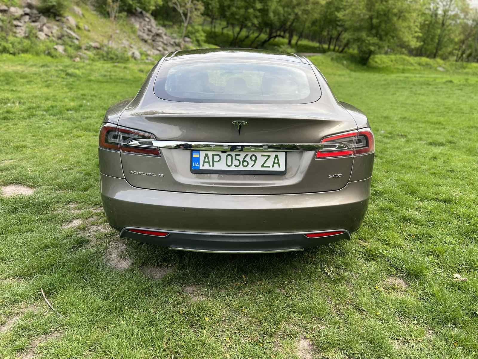 Tesla Model S 90D