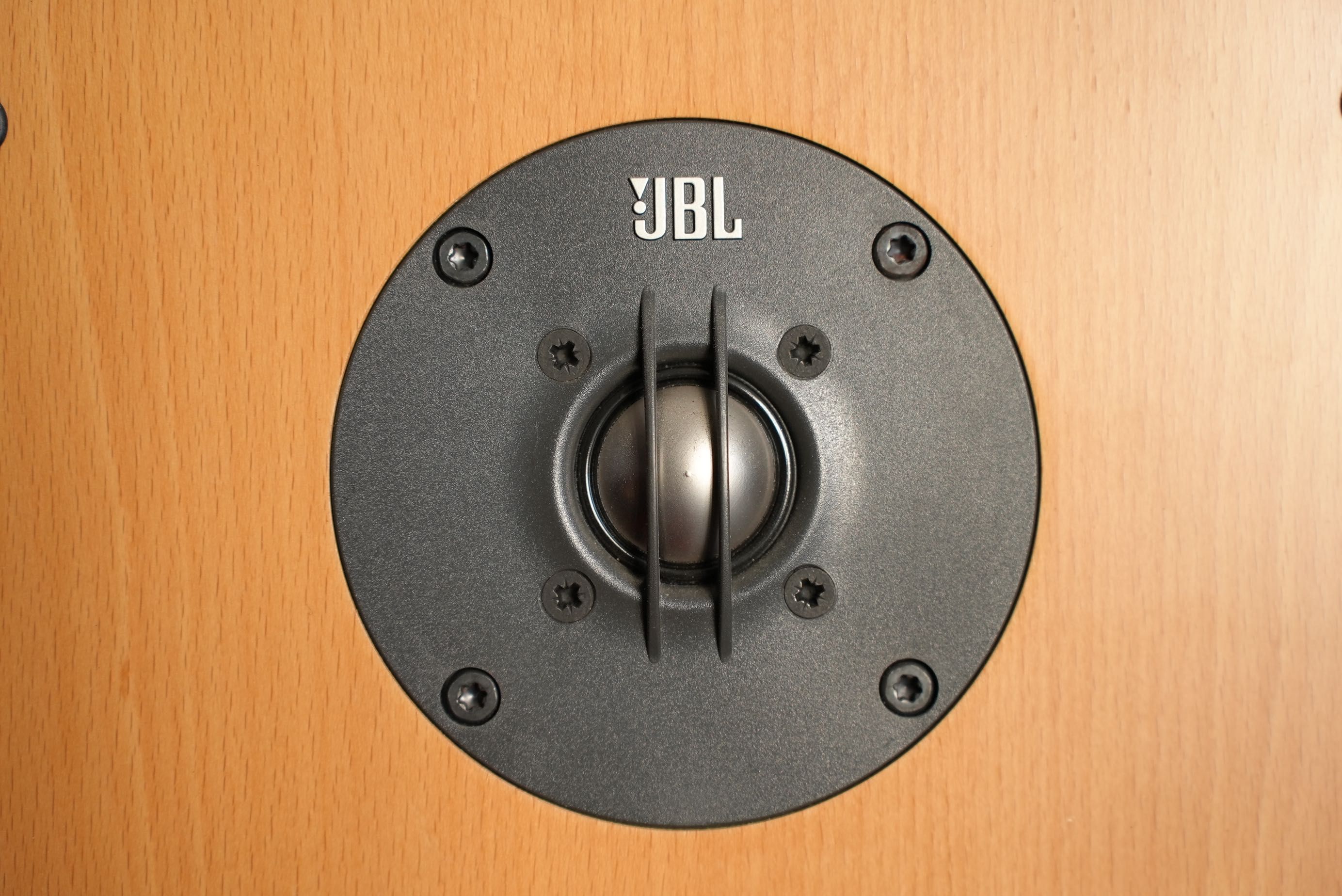 Акустические колонки JBL XTi 100, CD Rega Apollo, Restek Challenger