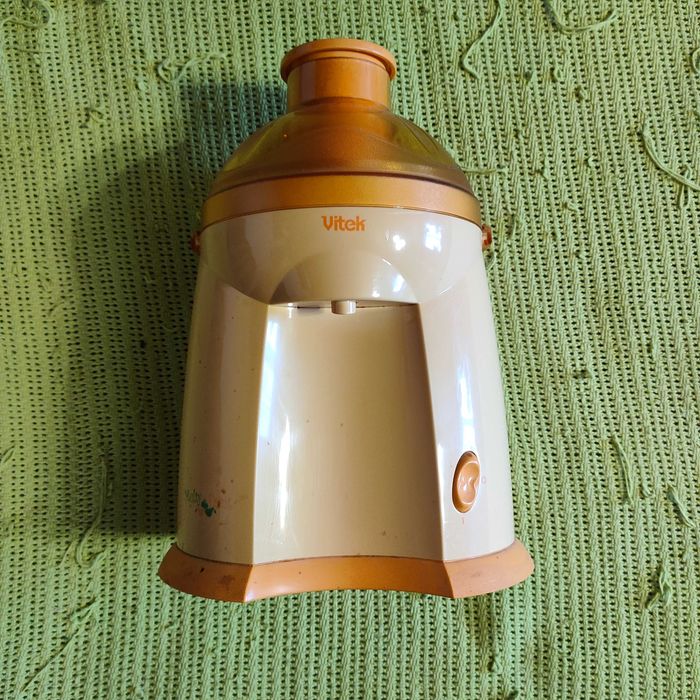 Соковыжималка электрическая Vitek VT-1611