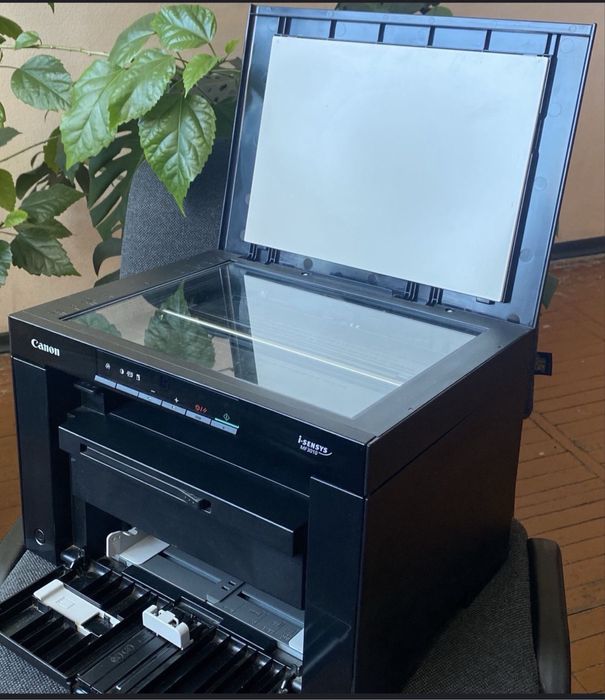 Принтер Canon MF 3010 майже новий
