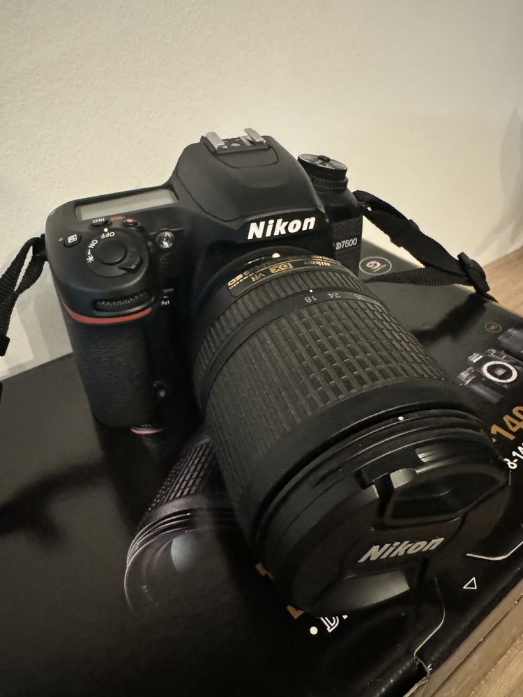 Nikon D7500 z pudełkiem i ładowarką