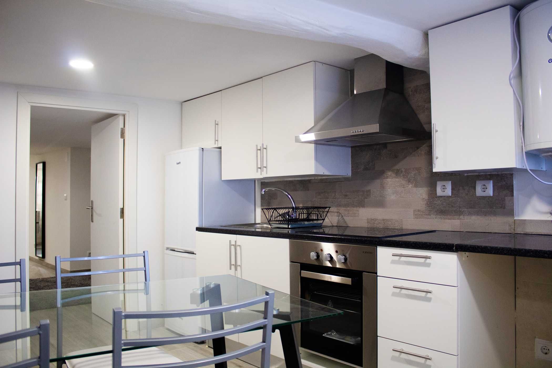 Arrendamento de apartamento t1 na rua das Portas do Sol, 90