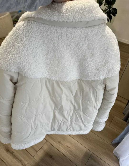 продам бежеву куртку