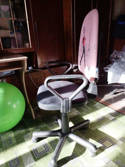 Крісло комп'ютерне для дівчини