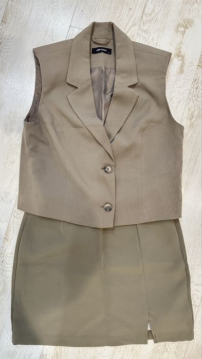 Костюм жилет і спідниця