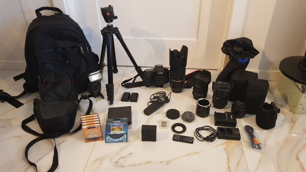 Canon EOS 60D + 4 obiektywy + lampa + komplet akcestoriów