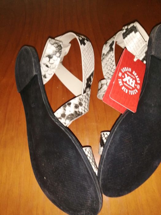 Sandálias novas com etiqueta marca Xti tamanho 39