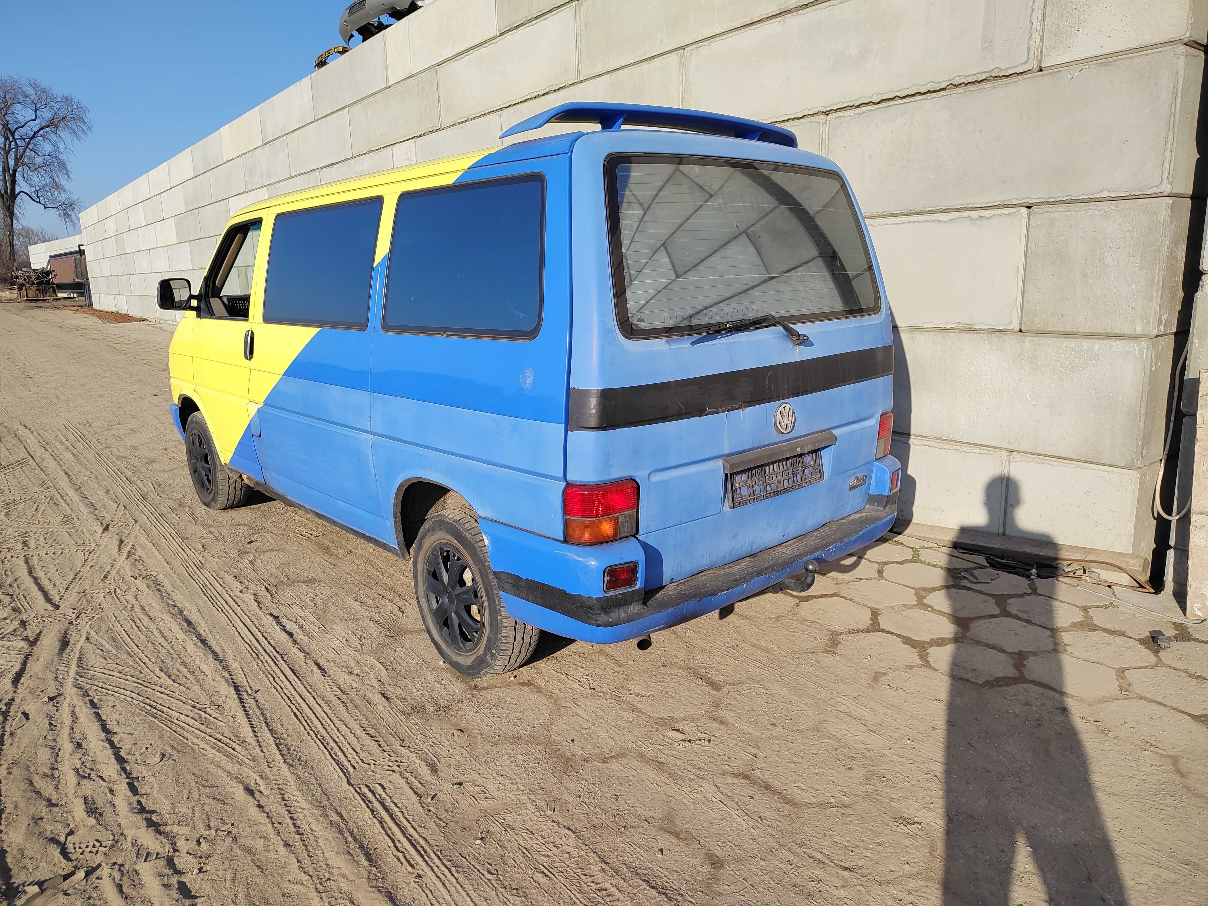 VW T4 - Na części - Drzwi / maska / błotnik / klapa / lampa / inne