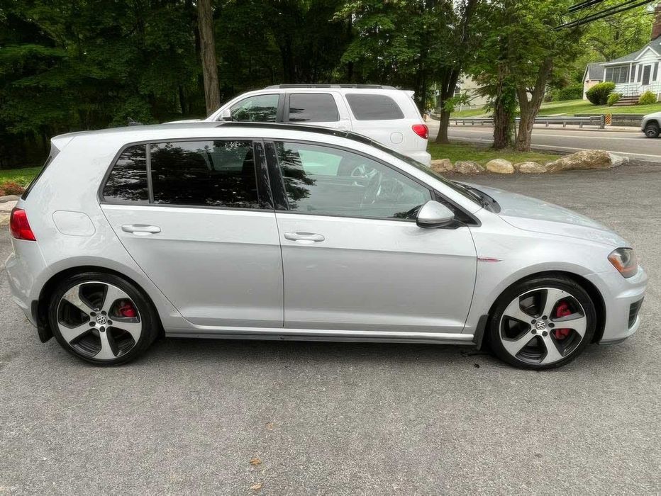Volkswagen Golf GTI SE 4-Door      2017