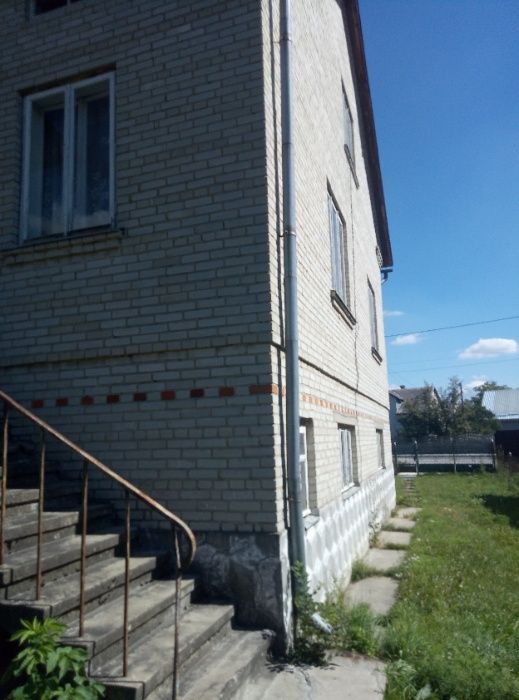 Продаж будинка біля Львова. За ціною 1 кім. квартири. Газ. Криниця..