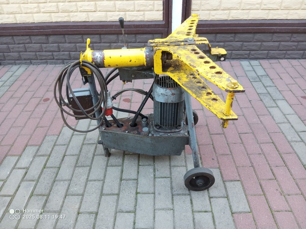 Gientarka do rur hydrauliczna na rozdzielaczu