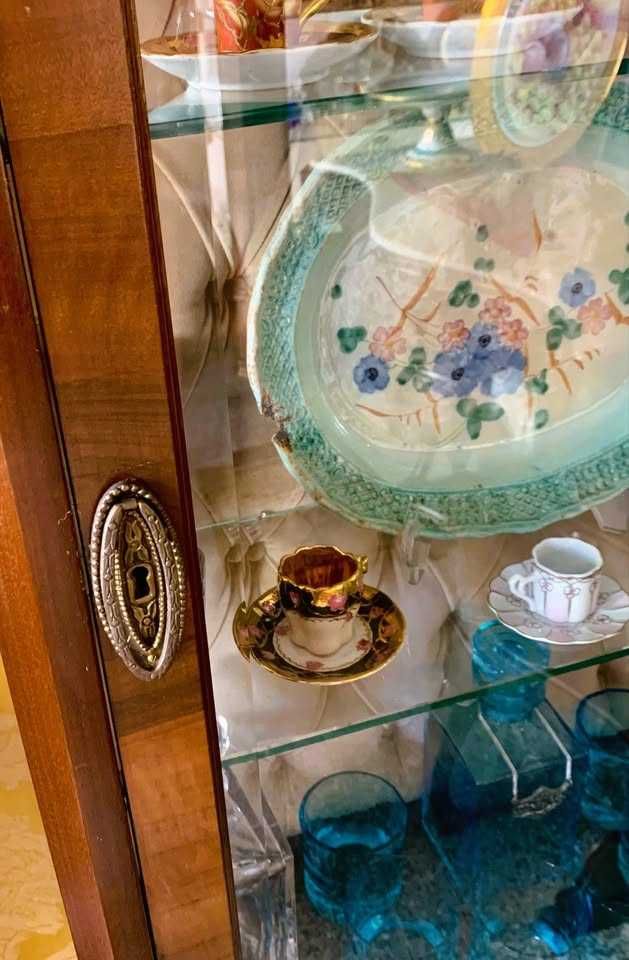 Vitrine em Nogueira