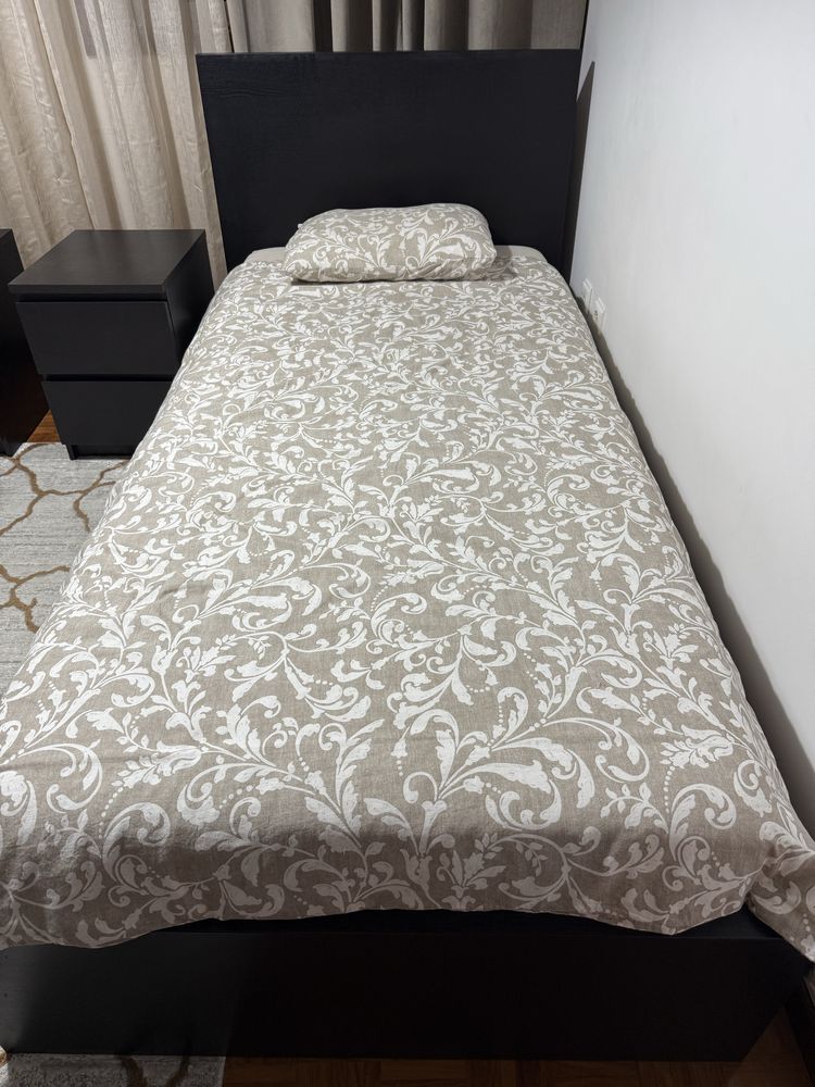 Cama solteito tamanho 90x200 com o colchao incluido