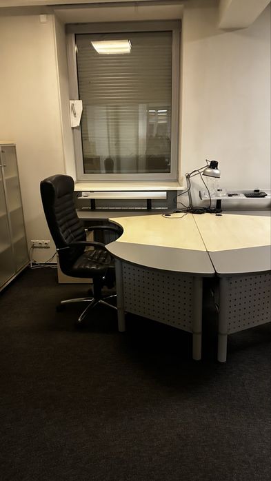 Распродажа офисной мебели Тумбы шкафы комоды стеллажи полки стулья