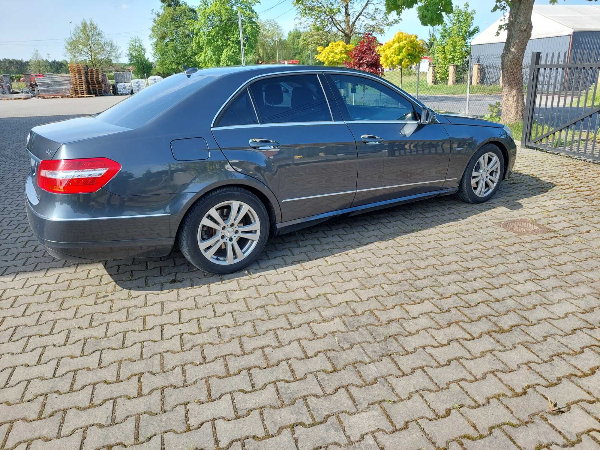 Mercedes-Benz E200 W212 Avantgarde 1.8 CGI Blueefficiency