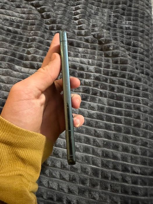 S22 гарний стан 128 гб є подряпини по корпусі