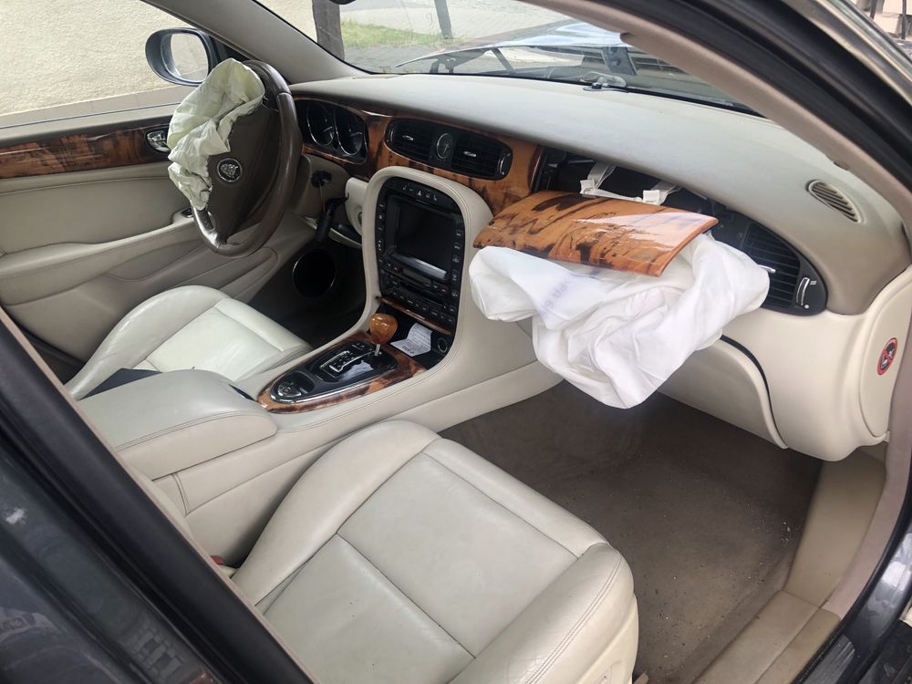 Sprzedam Jaguar XJ, auto powypadkowe
