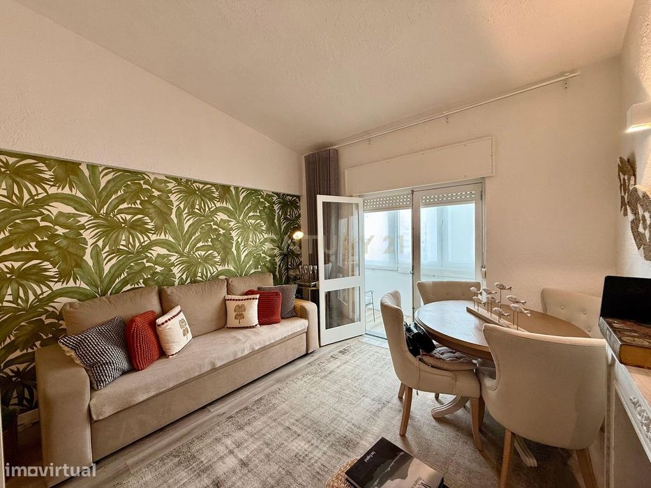 Apartamento T1 Remodelado Com Vista Mar – Santa Cruz, Silveira