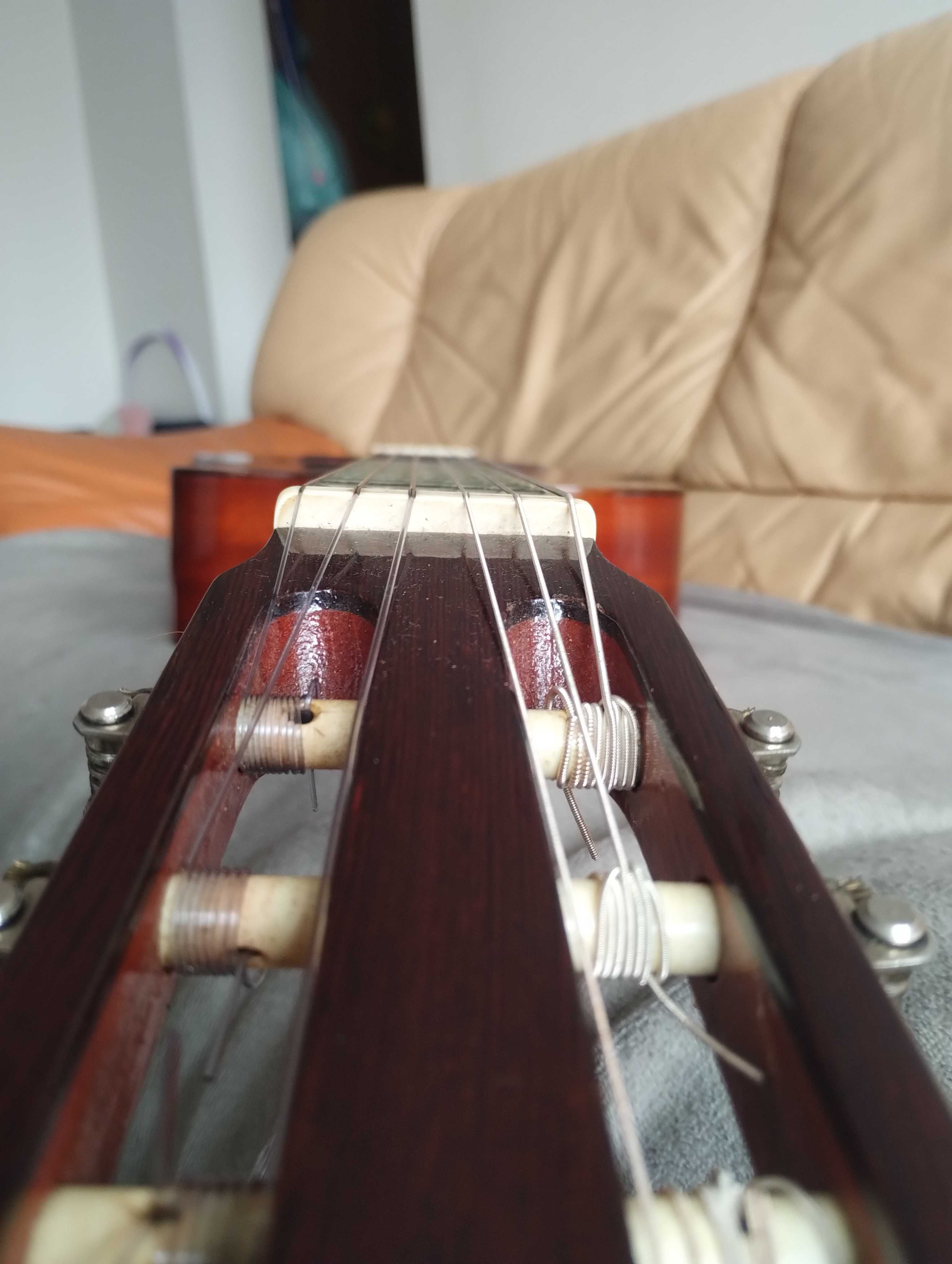 Gitara klasyczna Aria.