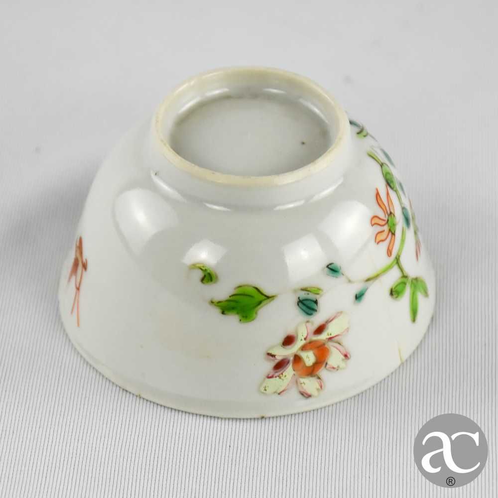 Taça porcelana da China, Qianlong, séc. XVIII, decorada com flores
